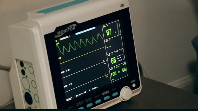 patient monitoring device with green lights